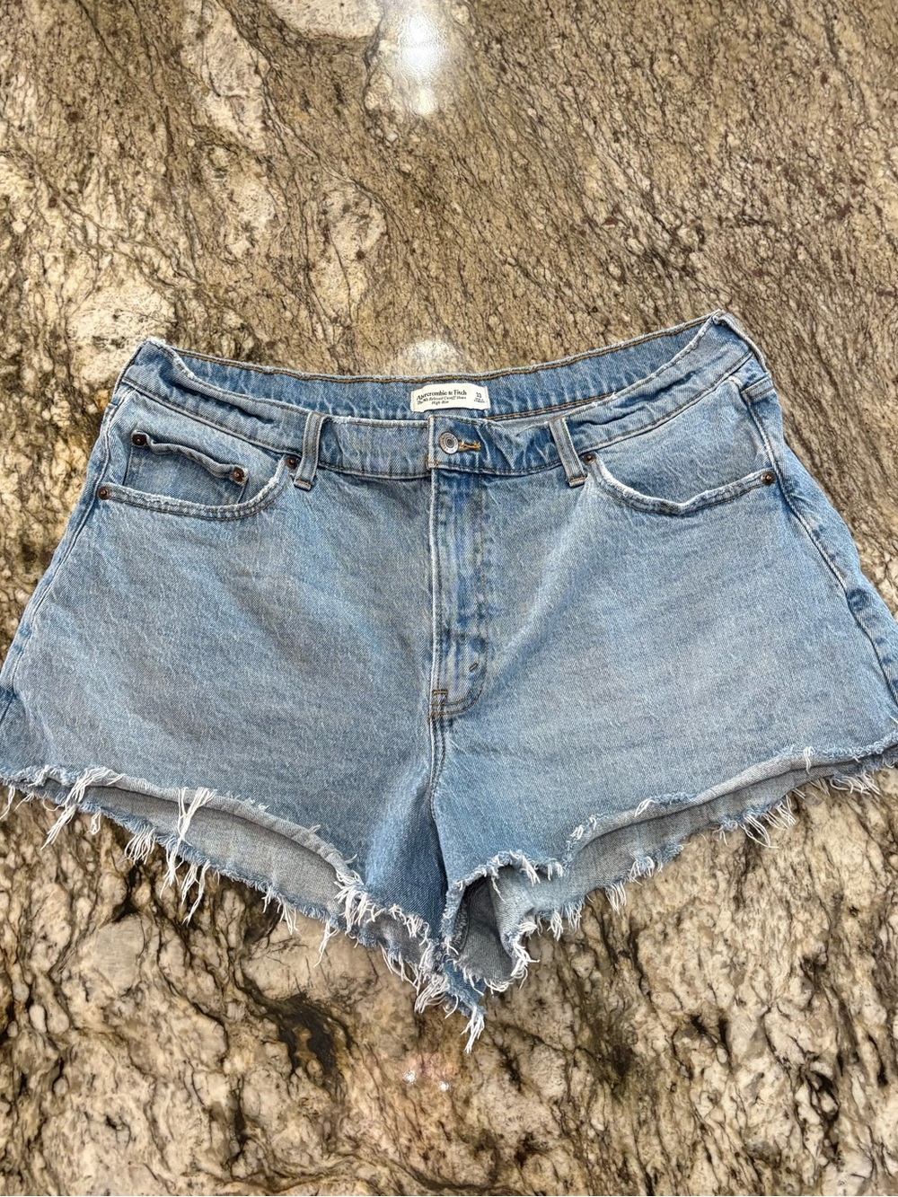 Abercrombie and Fitch The 90s Relaxed Cutoff Short
